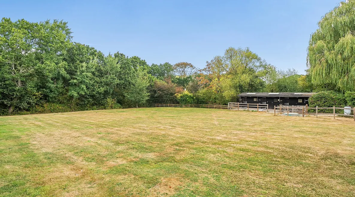 Garden City, Dibden, Hampshire: Three-Bedroom Bungalow with Paddock and Stables photo 3