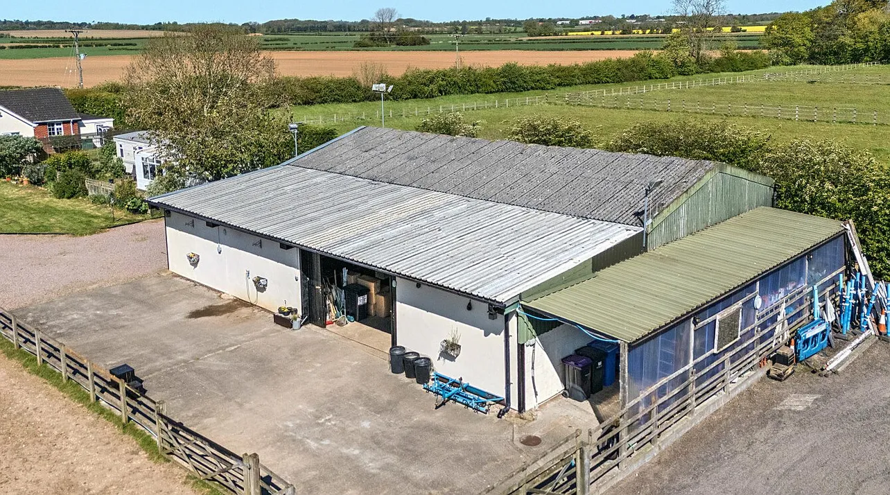 Spilsby, East Lindsey: Equestrian Smallholding with Three-Bedroom Bungalow and Nearly 8 Acres photo 5