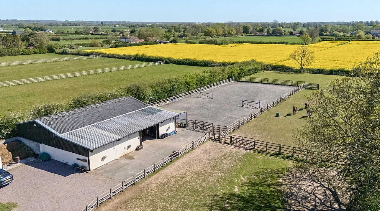 Spilsby, East Lindsey: Equestrian Smallholding with Three-Bedroom Bungalow and Nearly 8 Acres photo 2