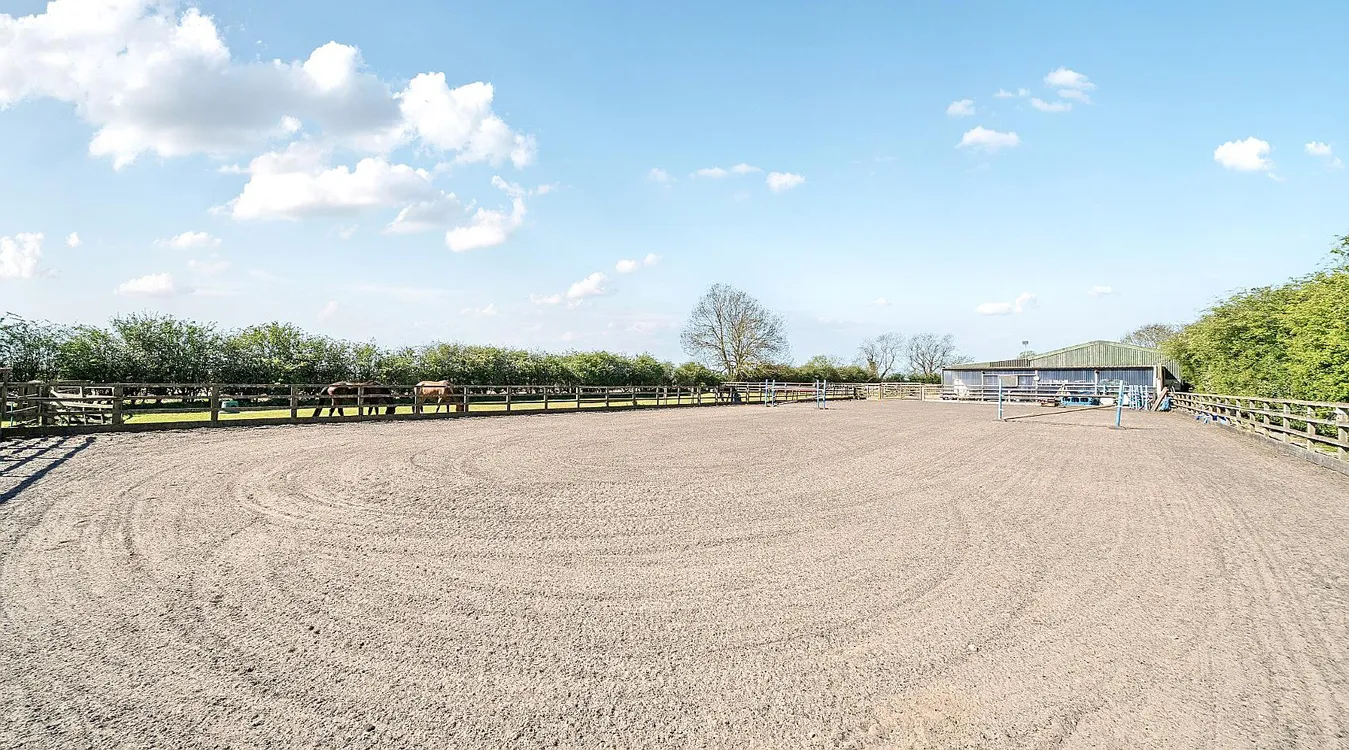Spilsby, East Lindsey: Equestrian Smallholding with Three-Bedroom Bungalow and Nearly 8 Acres photo 3