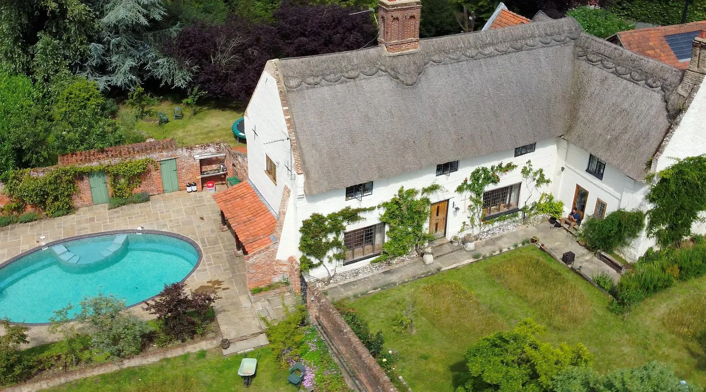 Grade II Listed Thatched Farmhouse with Studio and 0.63 Acres in Strumpshaw, Norfolk photo 3