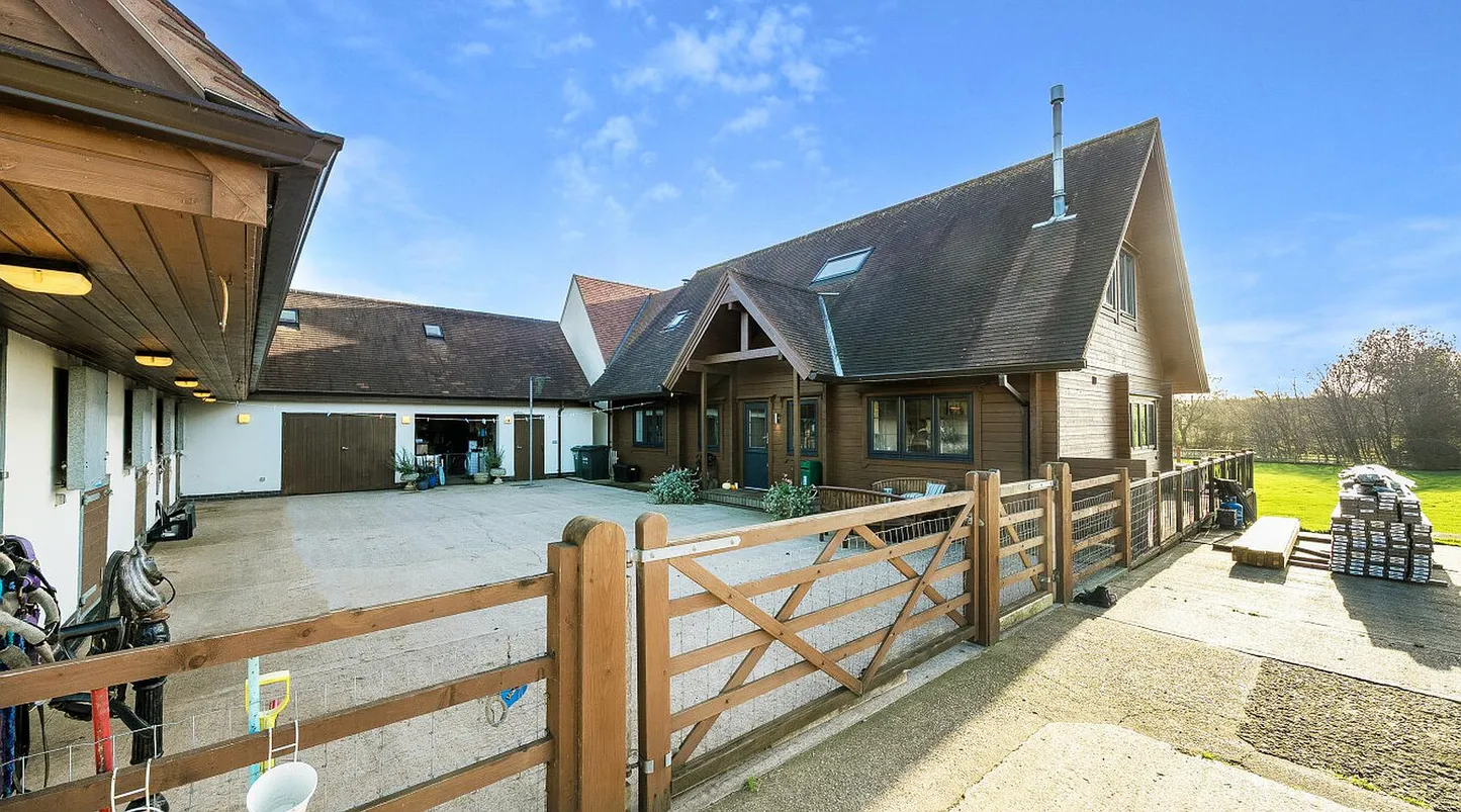 Queniborough, Leicestershire: Bespoke Four-Bedroom Home, Kennels, Cattery and Equestrian Estate photo 2