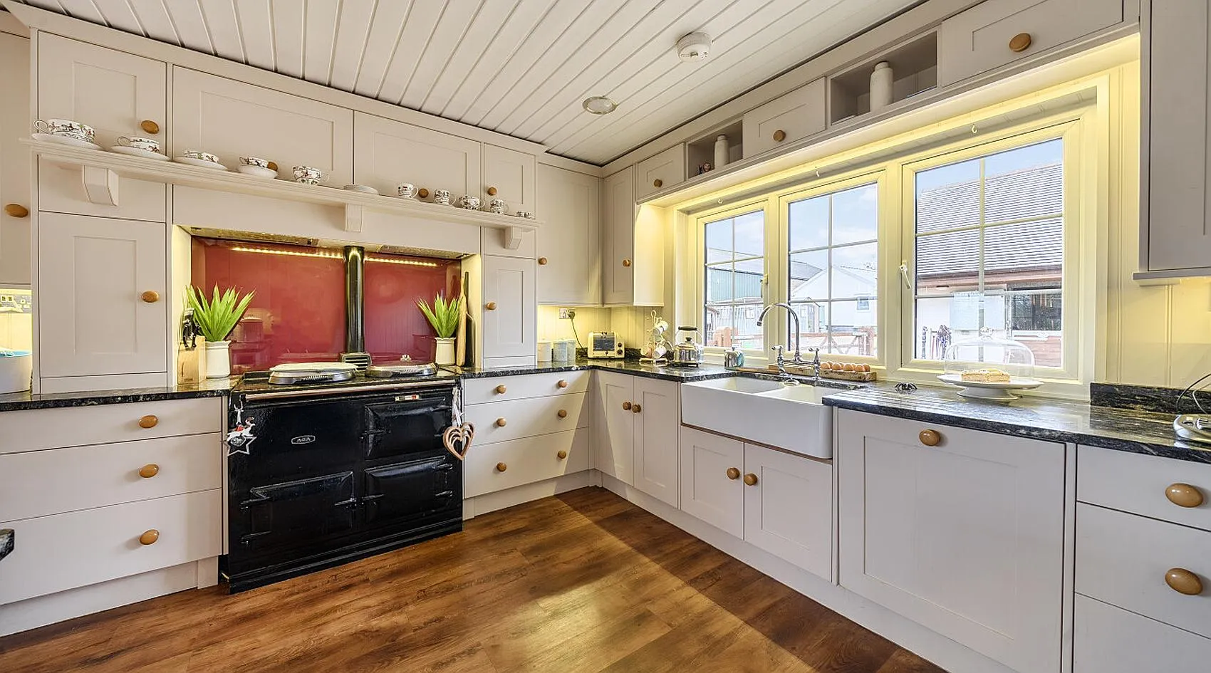 Queniborough, Leicestershire: Bespoke Four-Bedroom Home, Kennels, Cattery and Equestrian Estate photo 7