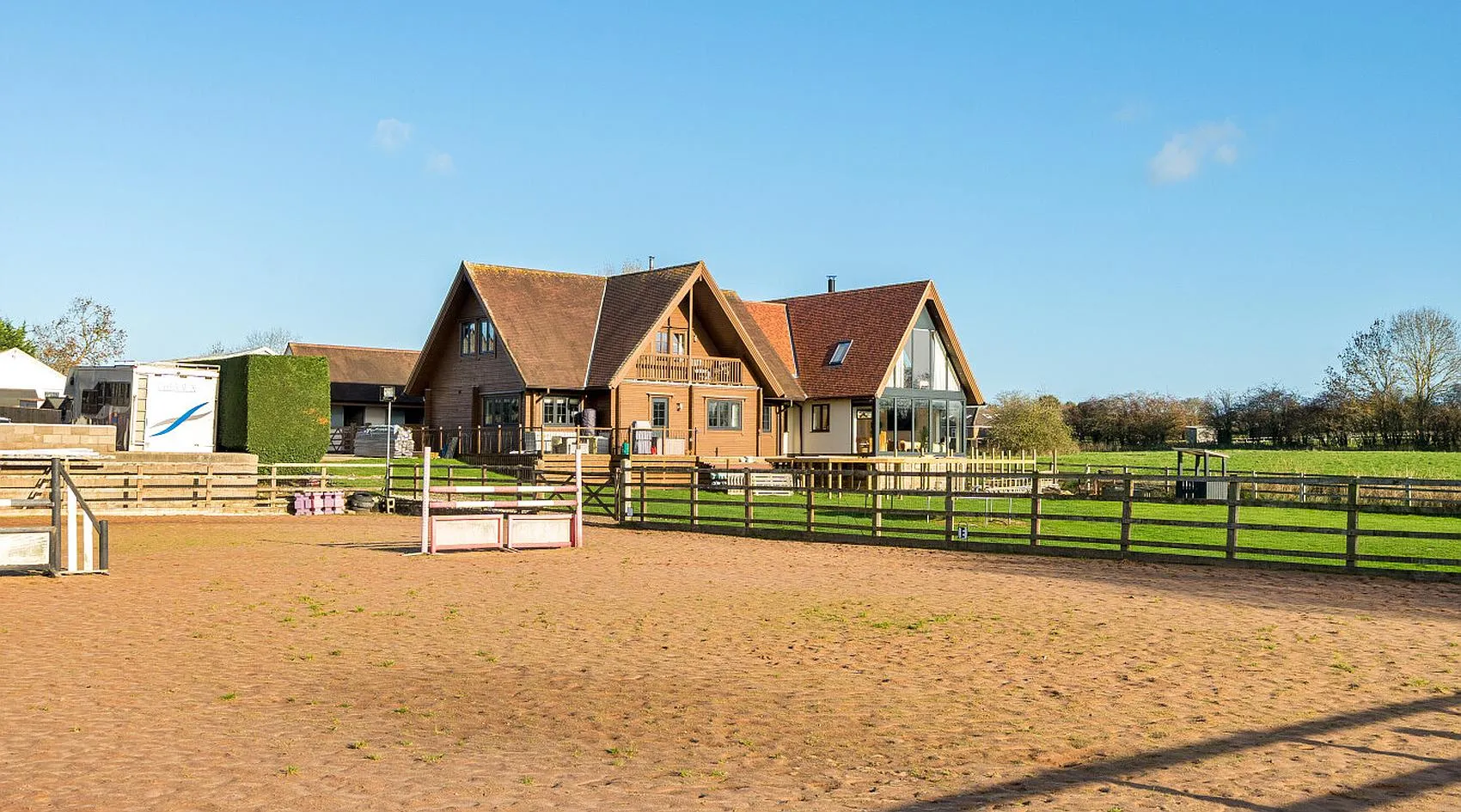Queniborough, Leicestershire: Bespoke Four-Bedroom Home, Kennels, Cattery and Equestrian Estate photo 4