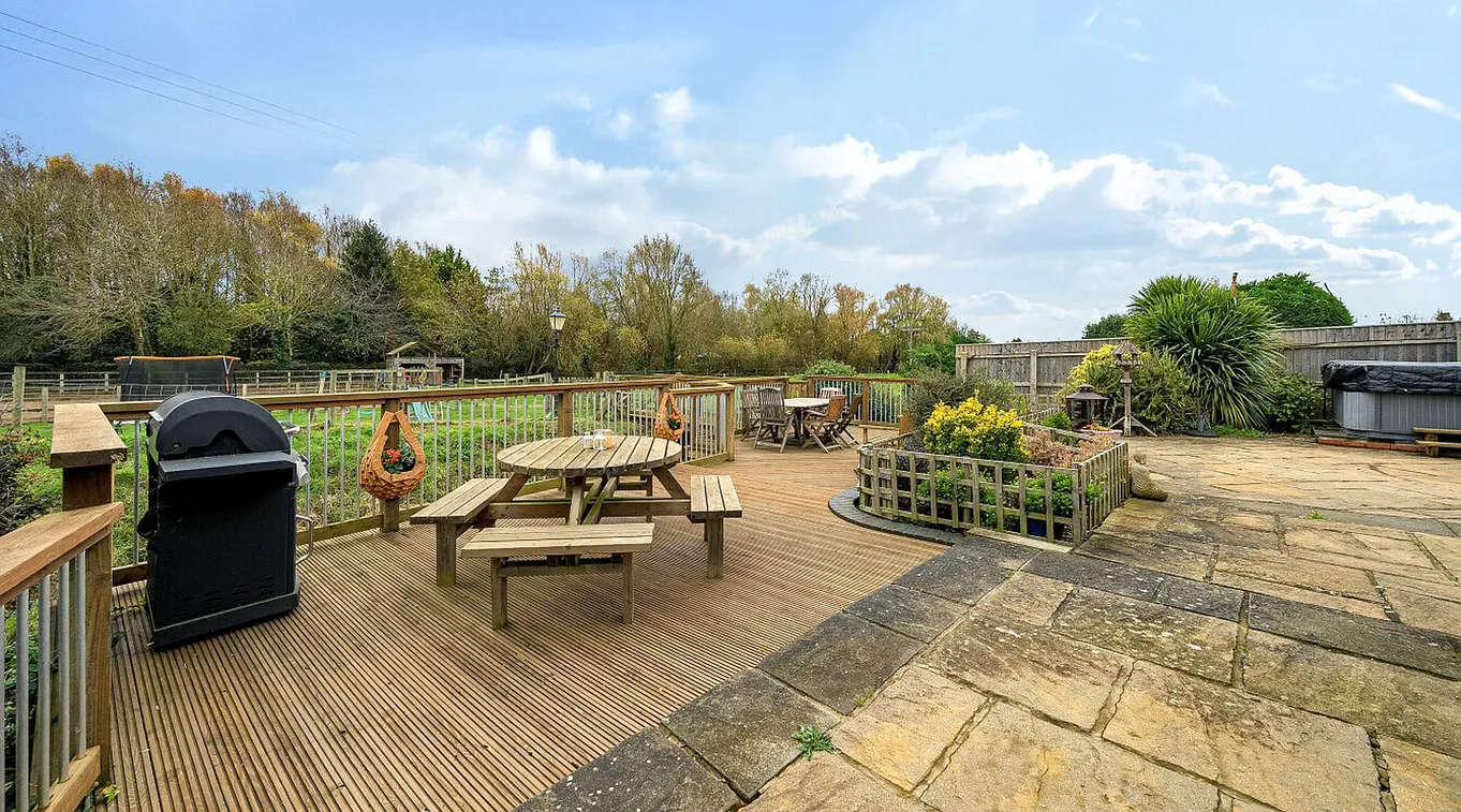 Equestrian Country Home with 4.6 Acres in Somersham, Cambridgeshire photo 2