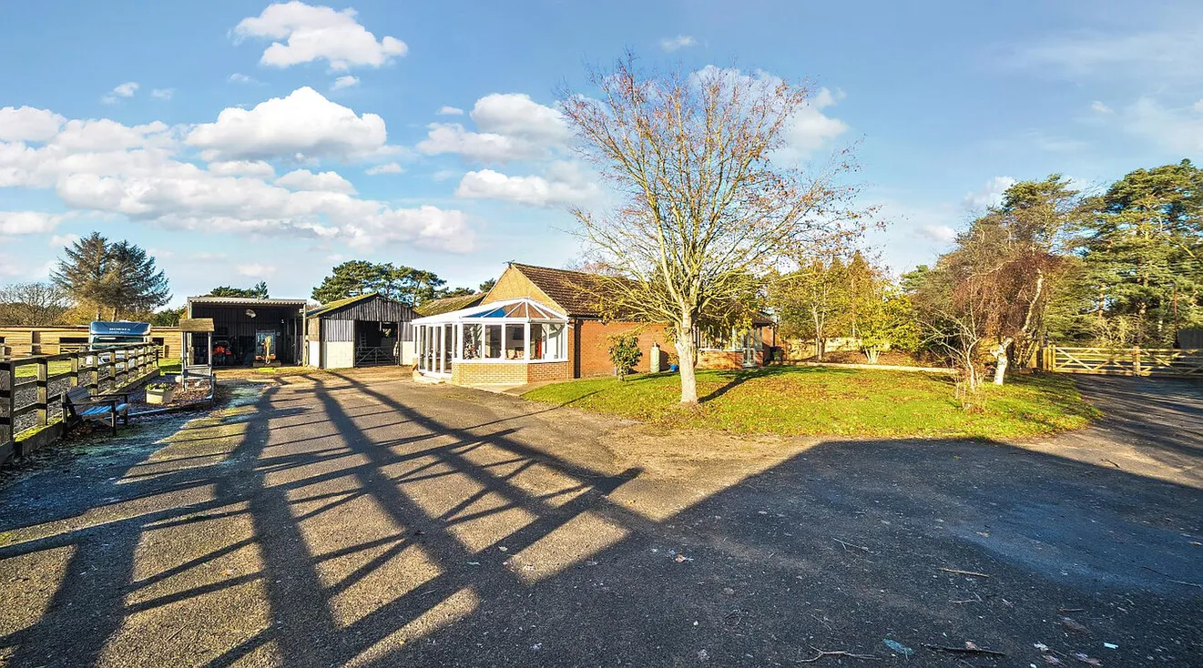 Refurbished Equestrian Country Bungalow near Woodhall Spa, Lincolnshire photo 2