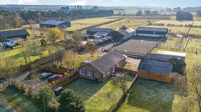 Refurbished Equestrian Country Bungalow near Woodhall Spa, Lincolnshire property photo