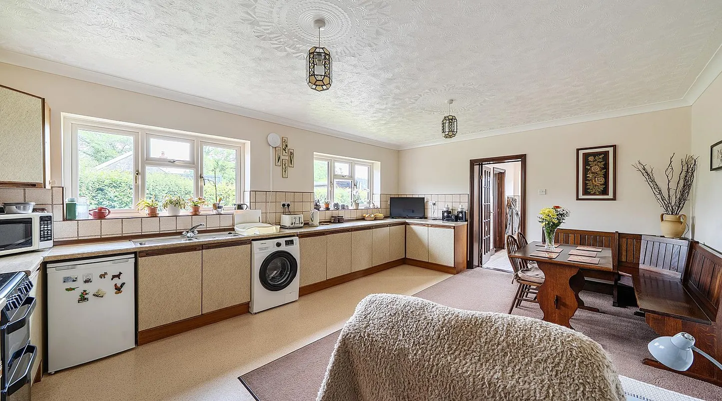 Spacious Single-Storey Bungalow with Equestrian Facilities near Mynyddcerrig, Carmarthenshire photo 5