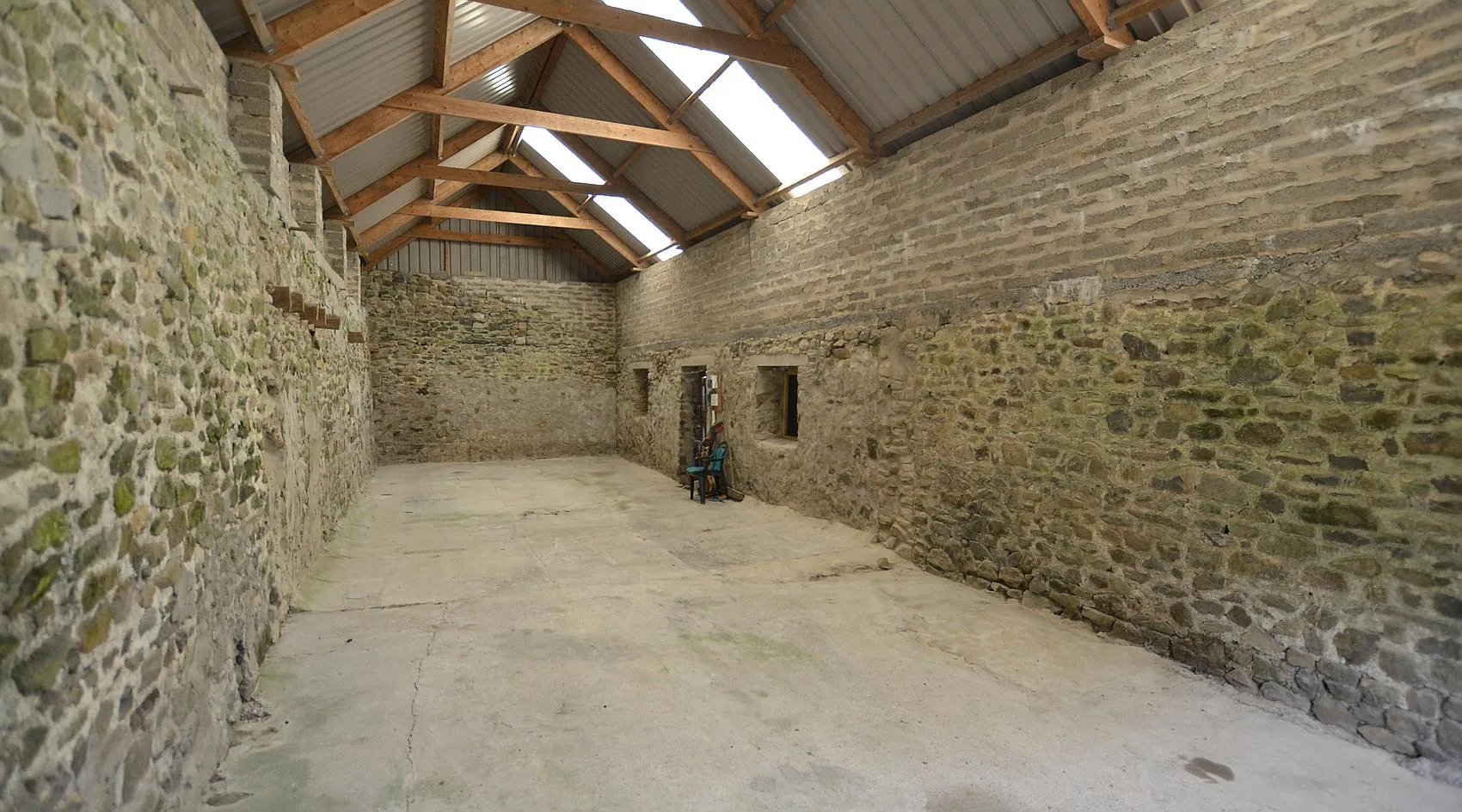 Traditional Stone Barn in Cwmdu, Carmarthenshire photo 3