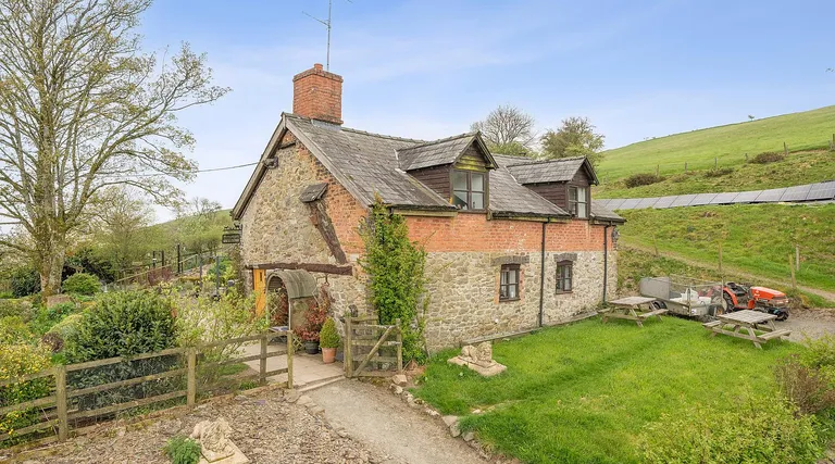Charming Period Cottage with Equestrian Buildings near Llanyre, Powys property photo