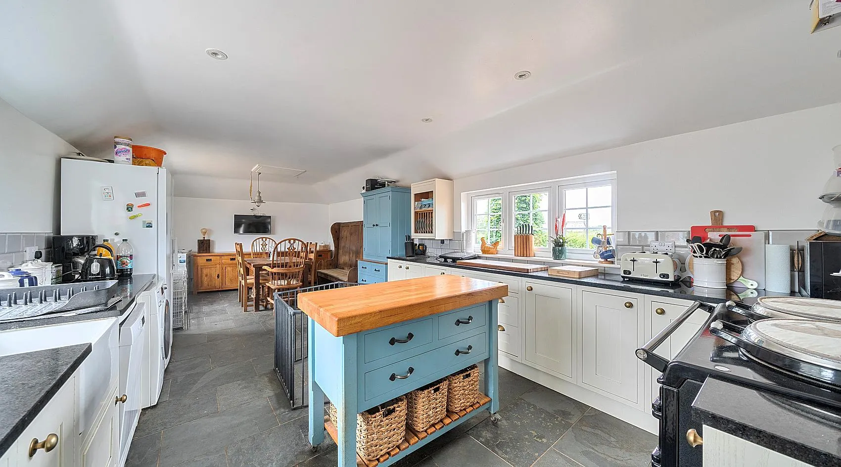 Three-Bedroom Detached Smallholding near Irby in the Marsh, Lincolnshire photo 6