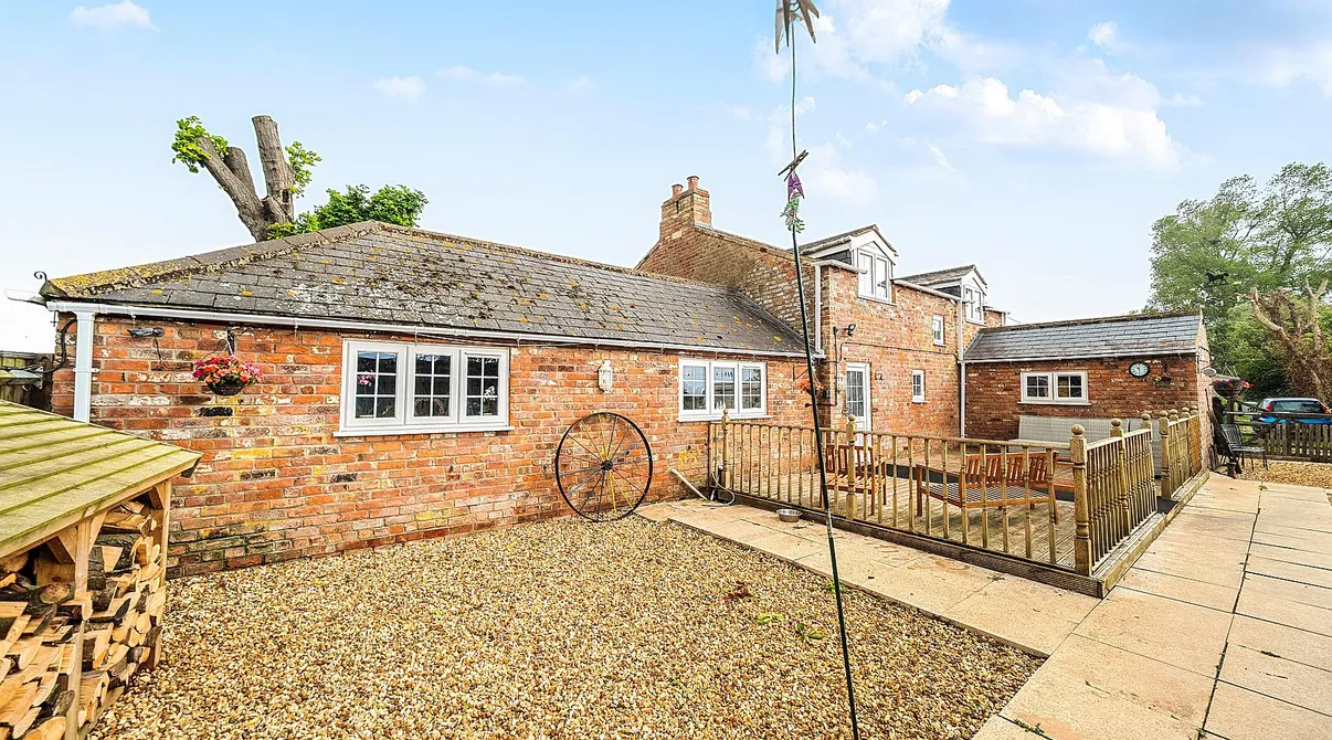 Three-Bedroom Detached Smallholding near Irby in the Marsh, Lincolnshire photo 2