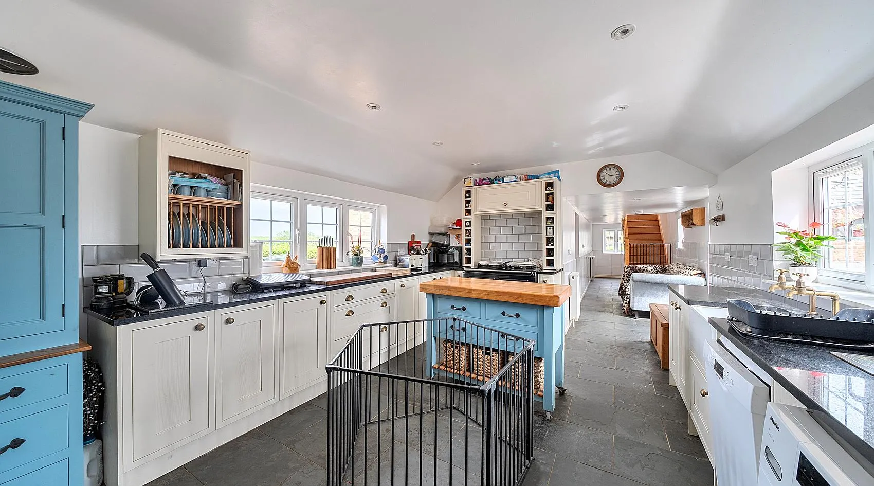 Three-Bedroom Detached Smallholding near Irby in the Marsh, Lincolnshire photo 5