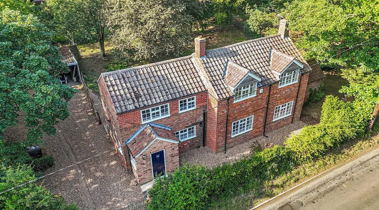 Detached Country Home with Stabling and 4.5 Acres in Besthorpe, Nottinghamshire property photo