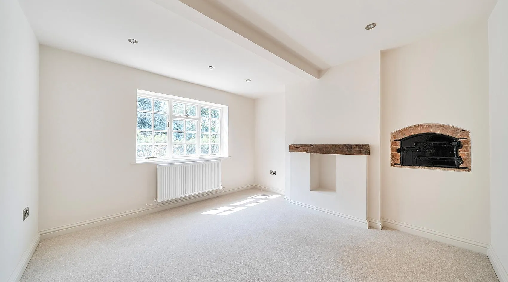 Detached Country Home with Stabling and 4.5 Acres in Besthorpe, Nottinghamshire photo 8