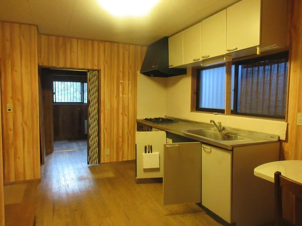Traditional House in Wakimoto, Aira City | East-Facing Corner Lot, Single-Story Wooden Home, 2K + Flexible Room photo 4