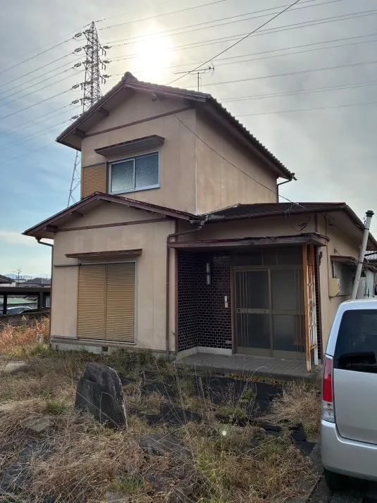 松阪市御殿山町の戸建て｜再建築可能・オーナーチェンジ・利回り16.65％ 物件写真