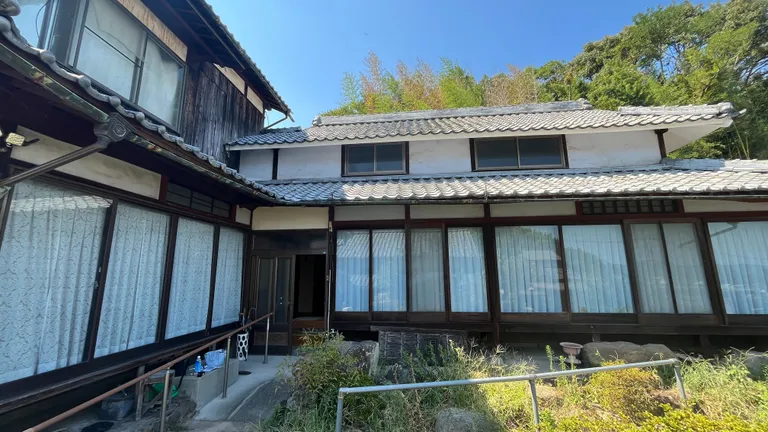 岡山県浅口市鴨方町深田の庭付き7K住宅｜土地354.27㎡・建物149㎡ 物件写真