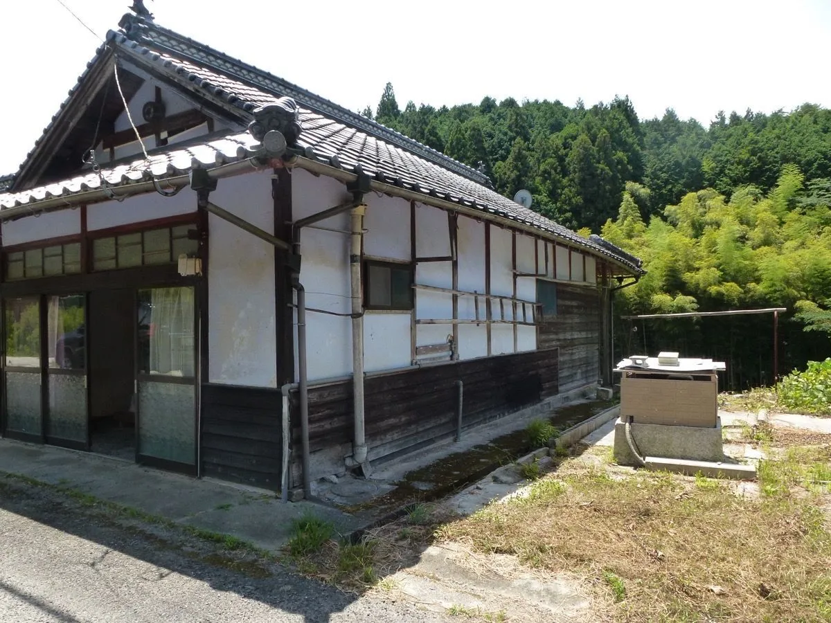 山口県岩国市周東町三瀬川の4K平屋戸建｜土地250.25㎡・58万円 写真 2