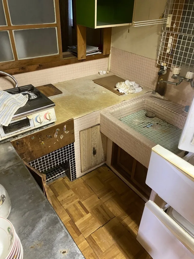 Approximately 60-Year-Old Detached House in Mikinoura-cho, Owase City, Mie Prefecture | Main House with 8DKK and Separate Building photo 2