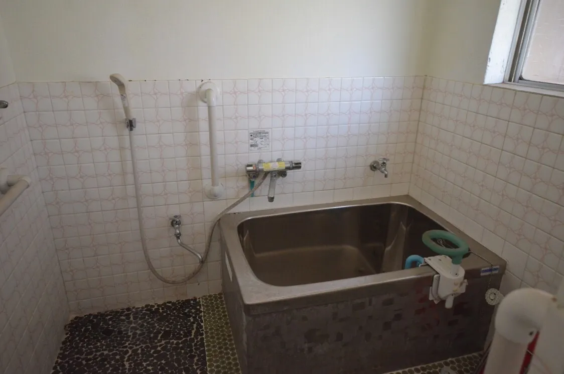 Detached House with Attached Field in Washiki, Naka, Naka District, Tokushima Prefecture; 240.94 m² of Land; Repairs Needed photo 5