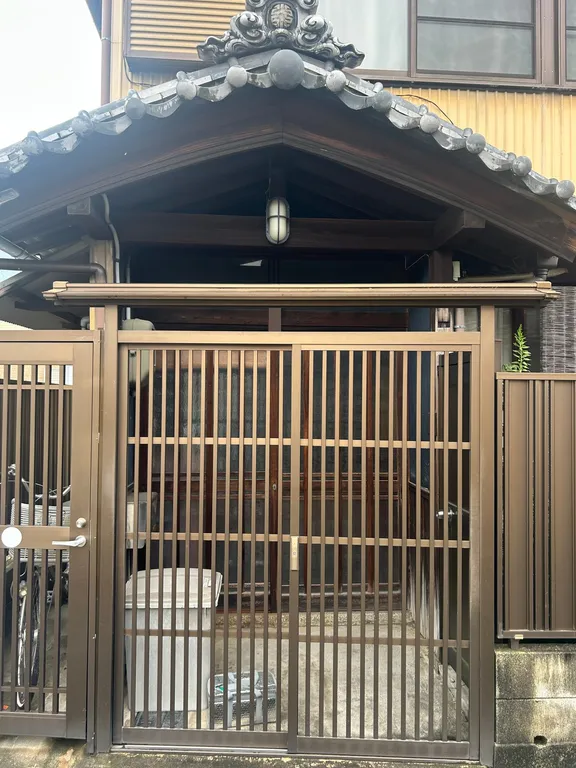 愛知県豊橋市の棟割長屋｜土地79.33㎡・建物89.47㎡、残置物あり 物件写真