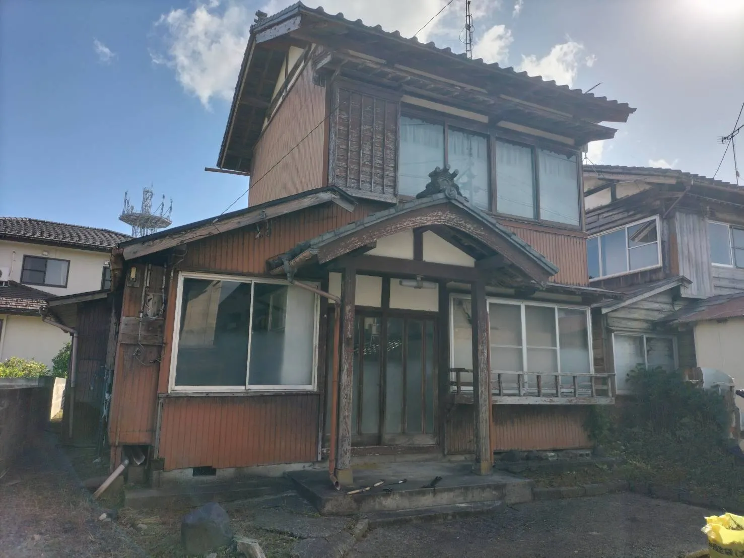 新潟県村上市飯野2丁目の木造戸建て｜昭和初期建築・土地152.11㎡ 写真 2