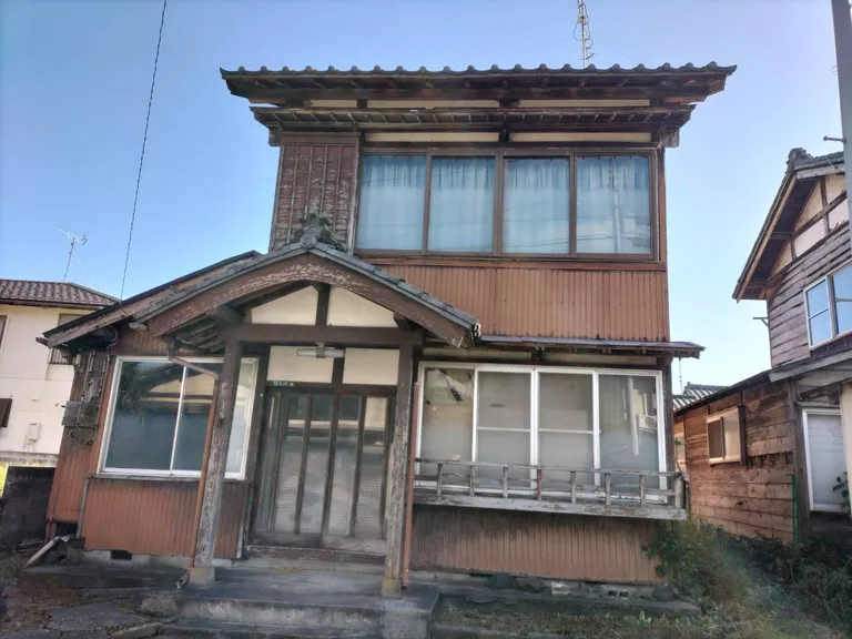 新潟県村上市飯野2丁目の木造戸建て｜昭和初期建築・土地152.11㎡ 物件写真