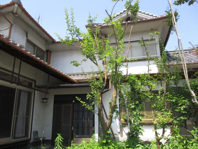 岡山県笠岡市十一番町の庭付き中古一戸建て、建物262.89㎡・土地357.51㎡ 物件写真