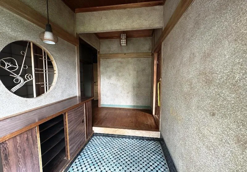 裏に山林、前には農地のある母屋と離れ、駅にも近く環境がとても良いところです 写真 8