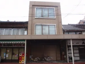 新潟県佐渡市両津夷の店舗付き住宅、10K・建物175.23㎡ 物件写真