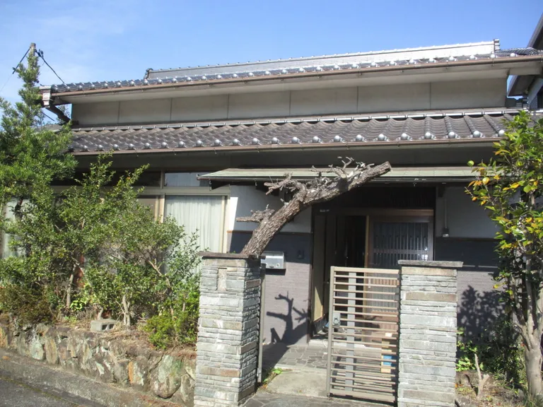 岡山県笠岡市西大島の中古一戸建て｜高台の角地 物件写真