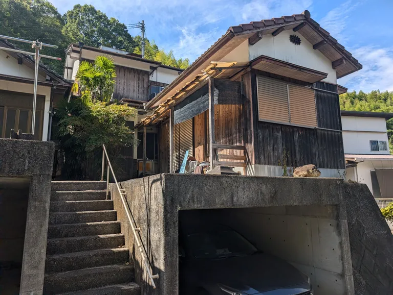 愛媛県宇和島市大浦の中古戸建｜土地231.63㎡・駐車場2台 物件写真