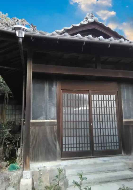 法人の事務所兼邸宅ですが、現状は3年前から空き家になっています。古民家というほどではありませんが、今では絶対手に入らない屋久島の杉を一枚板で使ったものとかがあり、昭和7年建築のしっかりとした木造二階建です。しまなみ海道につながるサイクルロー 写真 3