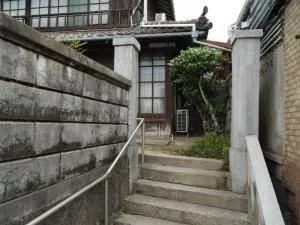 岡山県笠岡市神島外浦の海近くにある木造戸建て住宅｜広々269.37㎡・土地359.83㎡ 写真 3