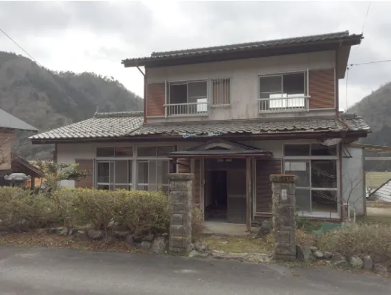 京都府南丹市美山町鶴ヶ岡の6DK戸建て、庭・屋根付きガレージあり 物件写真