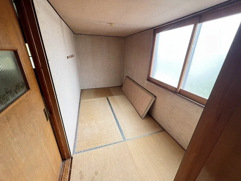 Land and Building in Iwamizawa, Hokkaido | With Garden and Garage, 245.57 m² of Land and 64.46 m² of Building Space, Long-Term Vacant Property for ¥0 photo 10
