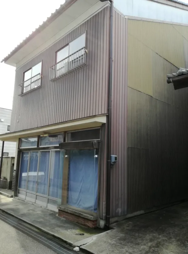 富山県中新川郡上市町西中町の店舗付き5DK物件｜建物236.11㎡・土地218.48㎡ 写真 2