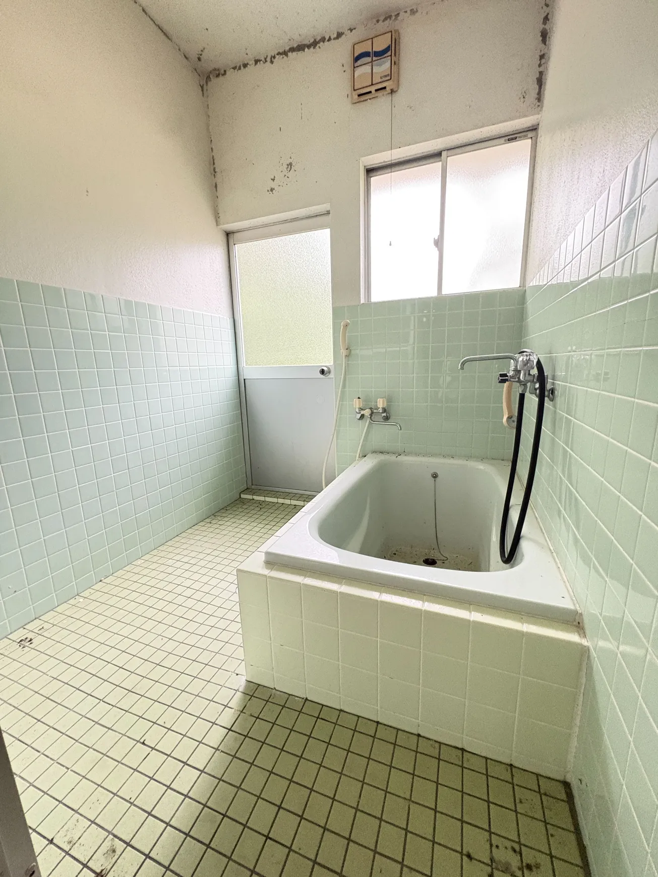 DIY-Friendly Single-Story Used Home in Kawakita, Tsuno, Koyu District, Miyazaki Prefecture — 4DK, Garden, Parking for 4 or More Cars photo 4