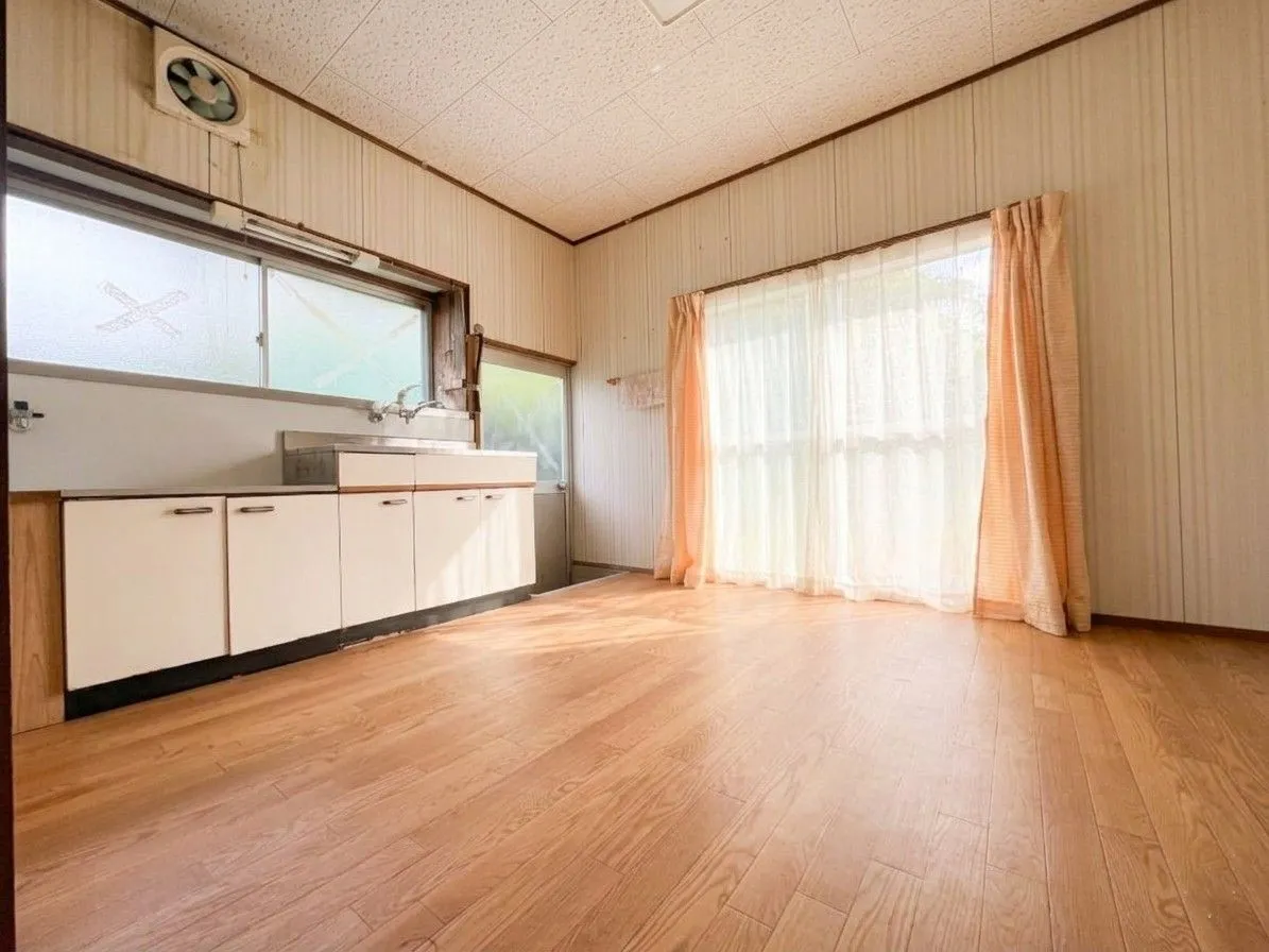 DIY-Friendly Single-Story Used Home in Kawakita, Tsuno, Koyu District, Miyazaki Prefecture — 4DK, Garden, Parking for 4 or More Cars photo 3