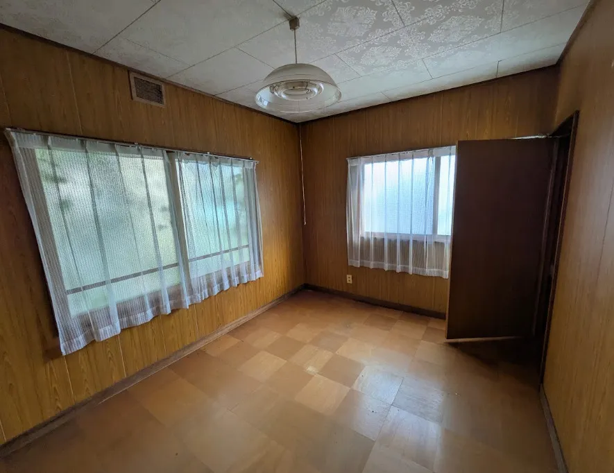 Pre-owned detached house in Sawamachi, Muroran, Hokkaido; 287.68 m² of land; rebuilding not permitted photo 3