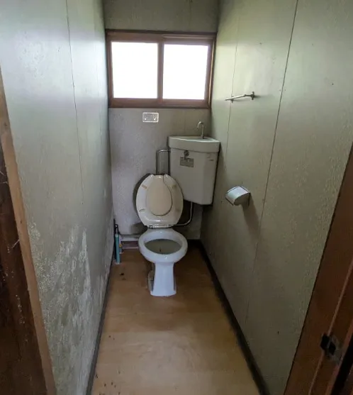 Pre-owned detached house in Sawamachi, Muroran, Hokkaido; 287.68 m² of land; rebuilding not permitted photo 2