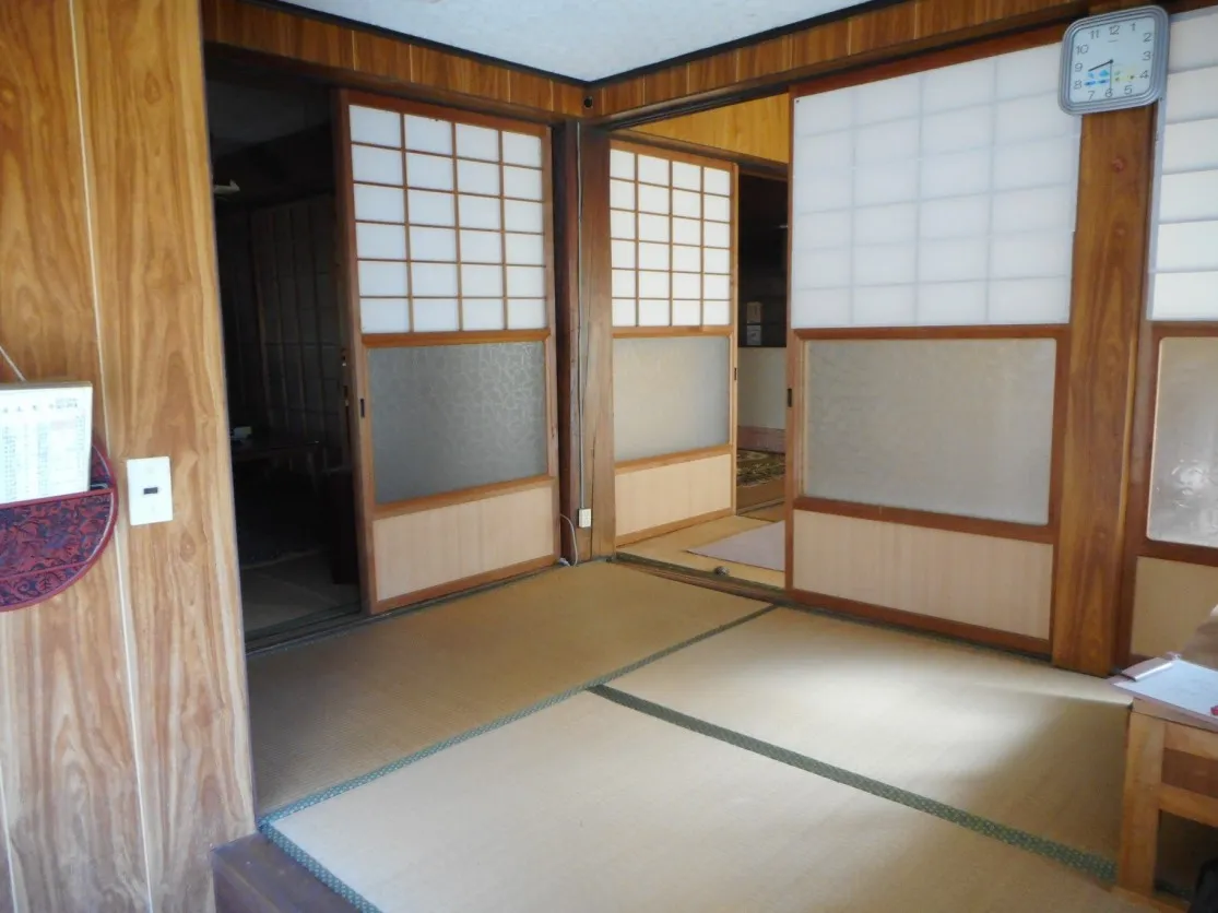 愛媛県大洲市春賀の平屋住宅｜木造3K・建物面積132.23㎡・畑付き 写真 2