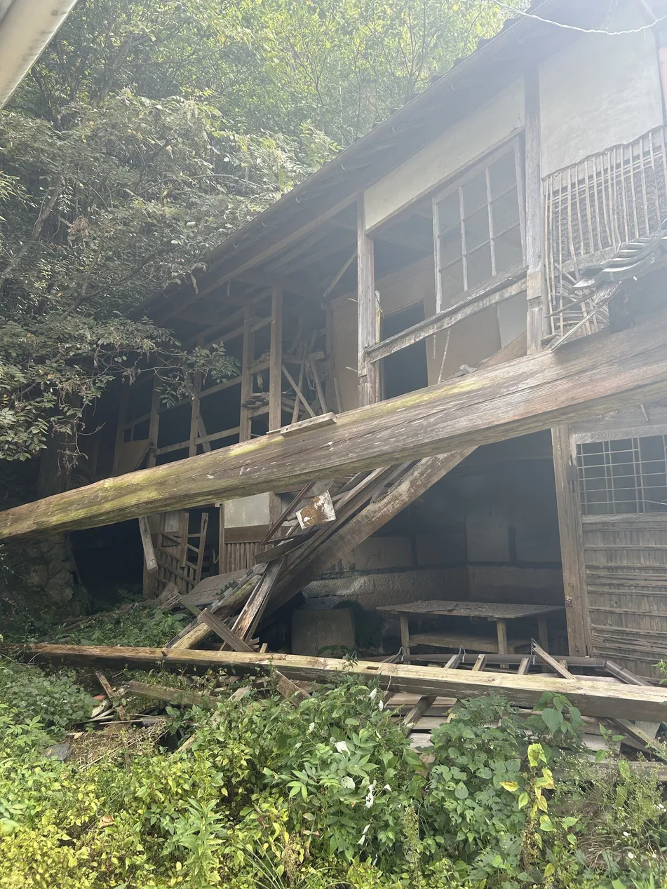 Pre-owned House in Hatada, Shonai Town, Yufu City, Oita Prefecture; 20 Land Parcels, 4 Buildings, Parking Available photo 5