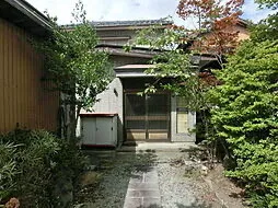 新潟県佐渡市三瀬川の中古一戸建て｜6DK・専用庭と車庫付き 物件写真