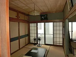新潟県佐渡市三瀬川の中古一戸建て｜6DK・専用庭と車庫付き 写真 2