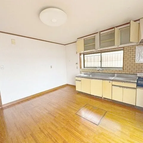 長崎県佐世保市船越町の中古戸建て 5DK・庭付き・駐車場1台 写真 3