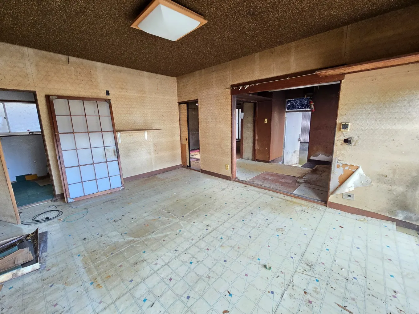 長野県岡谷市の空き家戸建て｜土地208.68㎡・建物127.39㎡、0円で即時引き渡し可 写真 3
