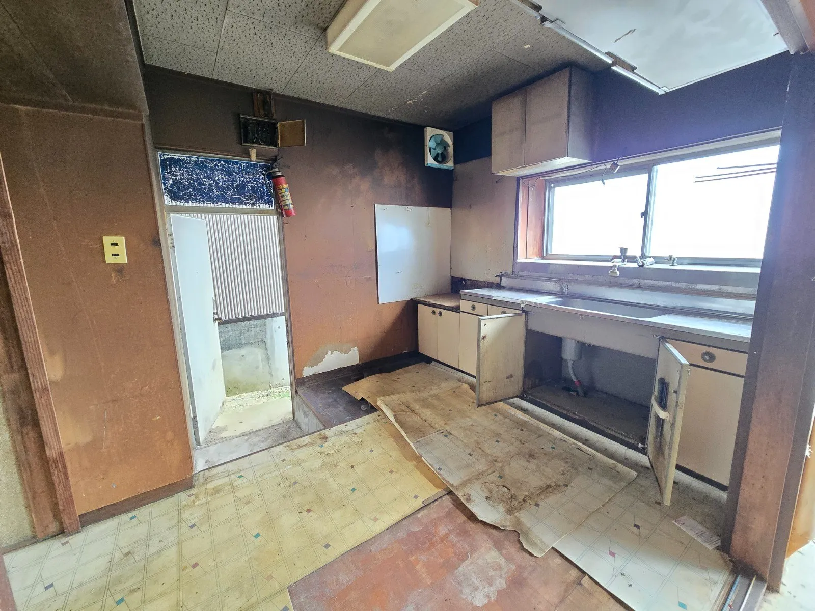 長野県岡谷市の空き家戸建て｜土地208.68㎡・建物127.39㎡、0円で即時引き渡し可 写真 4