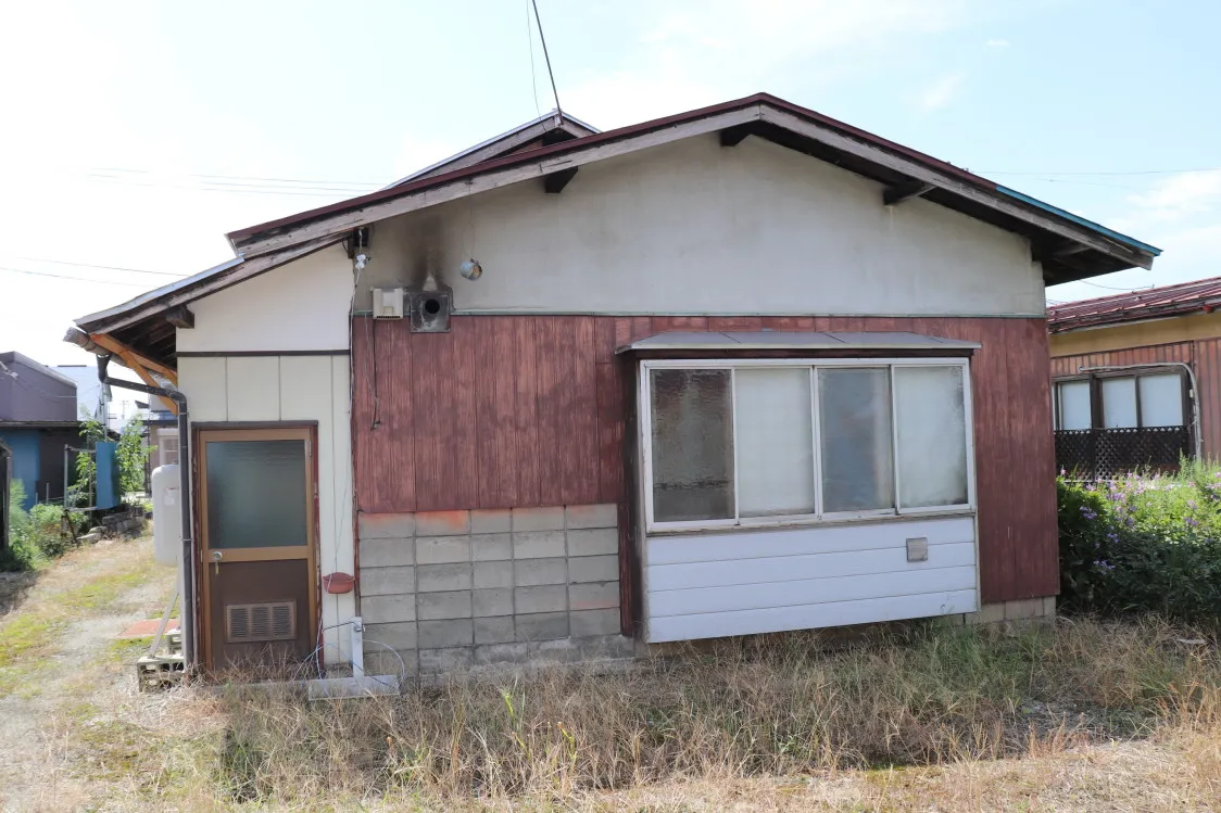 南陽市宮内の老朽化した木造戸建て住宅 写真 2